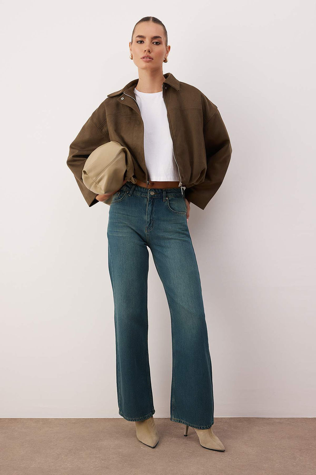 Koyu Mavi Yuksek Bel Dokumlu Liyosel Kar?s?ml? Wide Leg Jeans TWOAW26JE00247