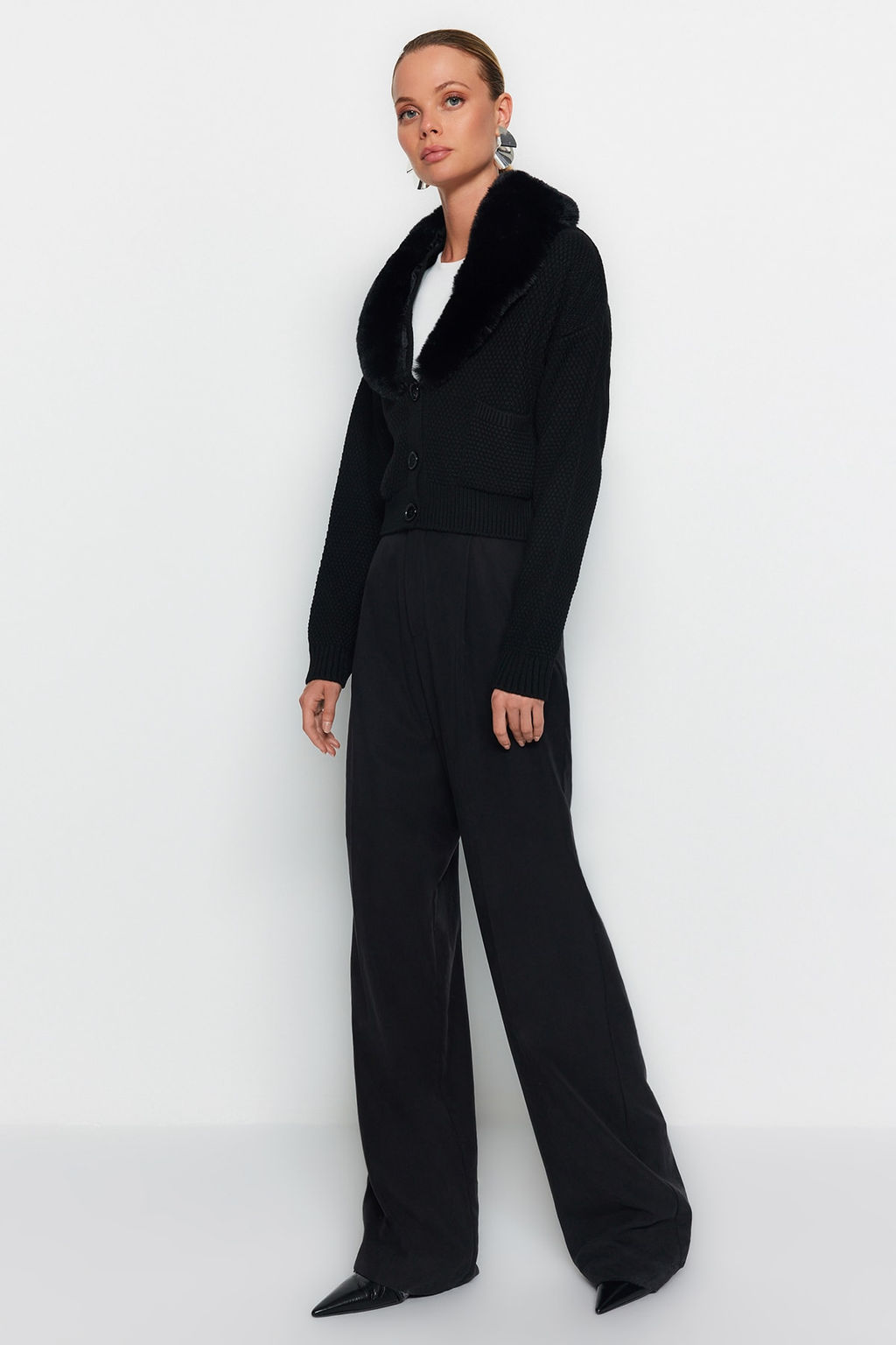 TRENDYOLMILLA Antrasit Crop Kurk Detayl? Triko H?rka TWOAW24HI00029  фото 2