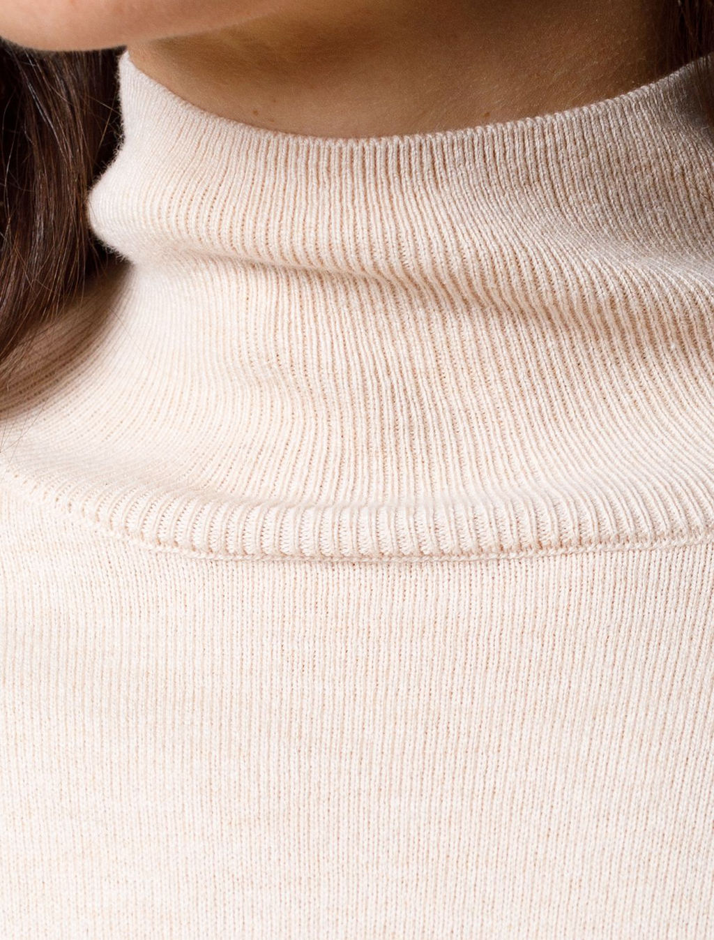 Свободное платье тонкой вязки из хлопка с кашемиром