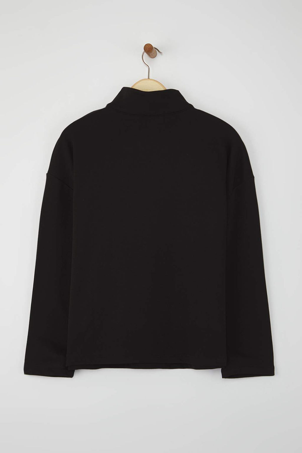 Siyah Oversize/Genis Kal?p Dugme Detayl? Dik Yaka Kal?n Orme Sweatshirt TWOAW26SW00027