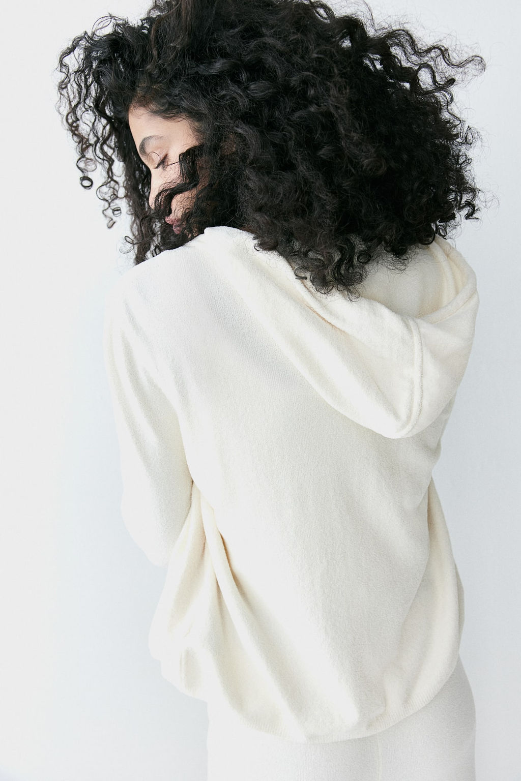 Chaqueta de chenilla con capucha y cremallera - H&m фото 4