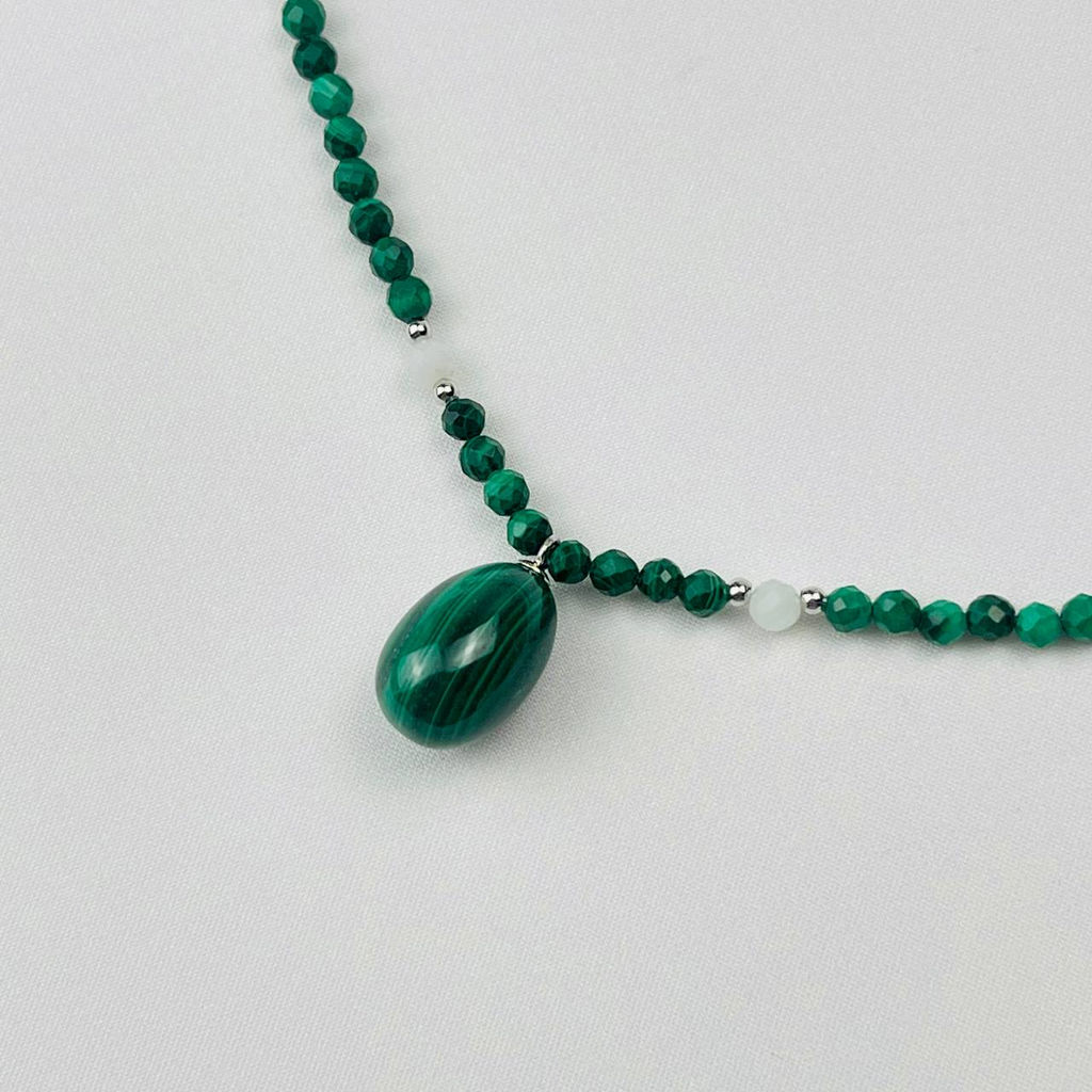 Чокер из Малахита и белого Опала - Радуга самоцветов фото 2