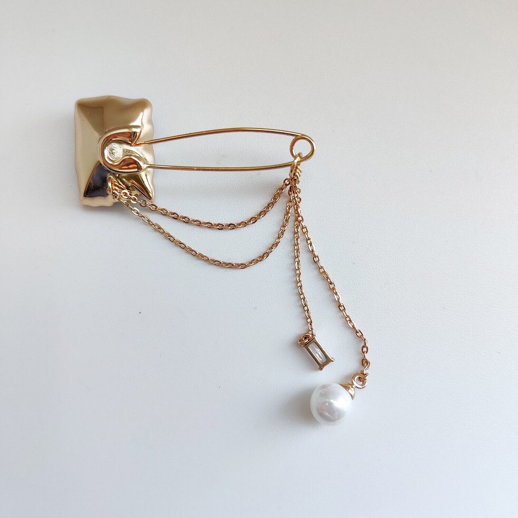 Брошь с кристаллами Swarovski