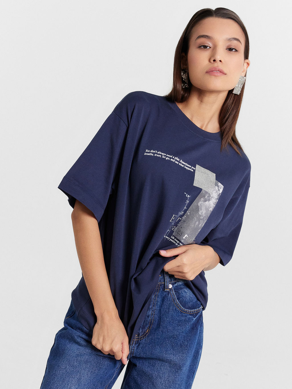 Футболка женская синяя с принтом Energy creates reality глубокий синий +печать1 112961