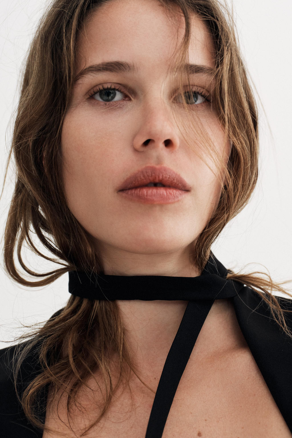 VESTIDO CORTO LAZADA / Negro - Zara фото 4