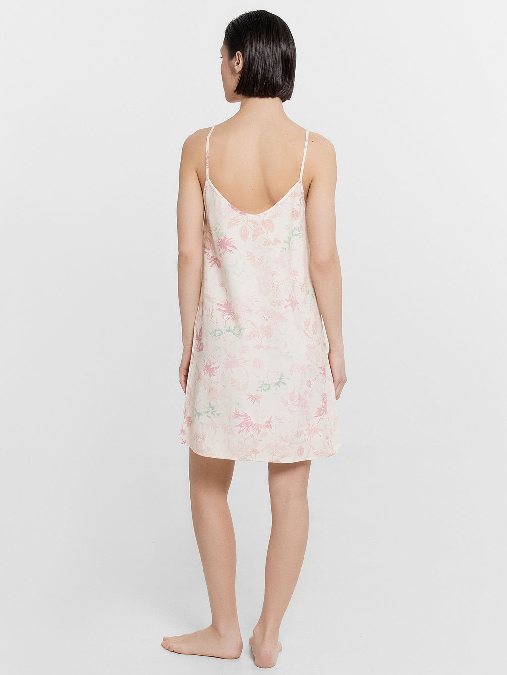 Сорочка ночная женская розовая с цветочным принтом цветочный сад на росе 572392