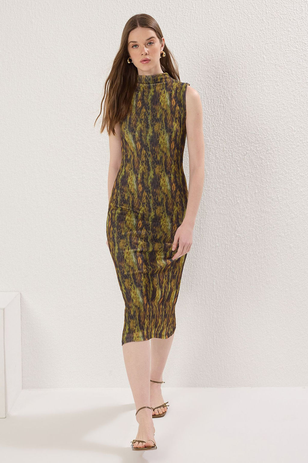 TRENDYOLMILLA Antrasit Dokulu Dik Yaka S?f?r Kol Esnek Orme Midi Kalem Elbise TWOSS24EL00678 фото 2