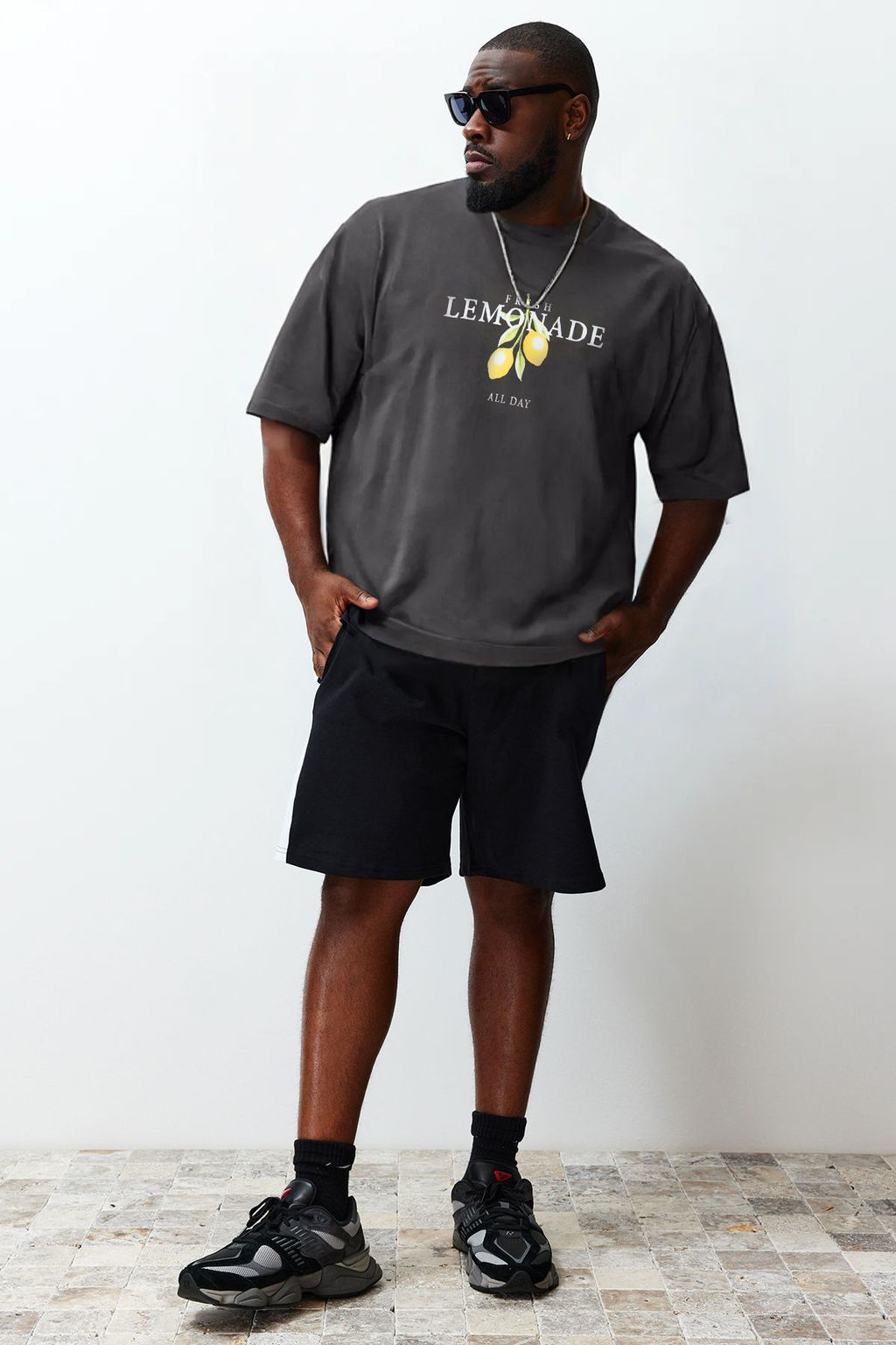Antrasit Oversize/Genis Kesim Bisiklet Yaka Limon Bask?l? Buyuk Beden T-Shirt TMNSS25BF00002