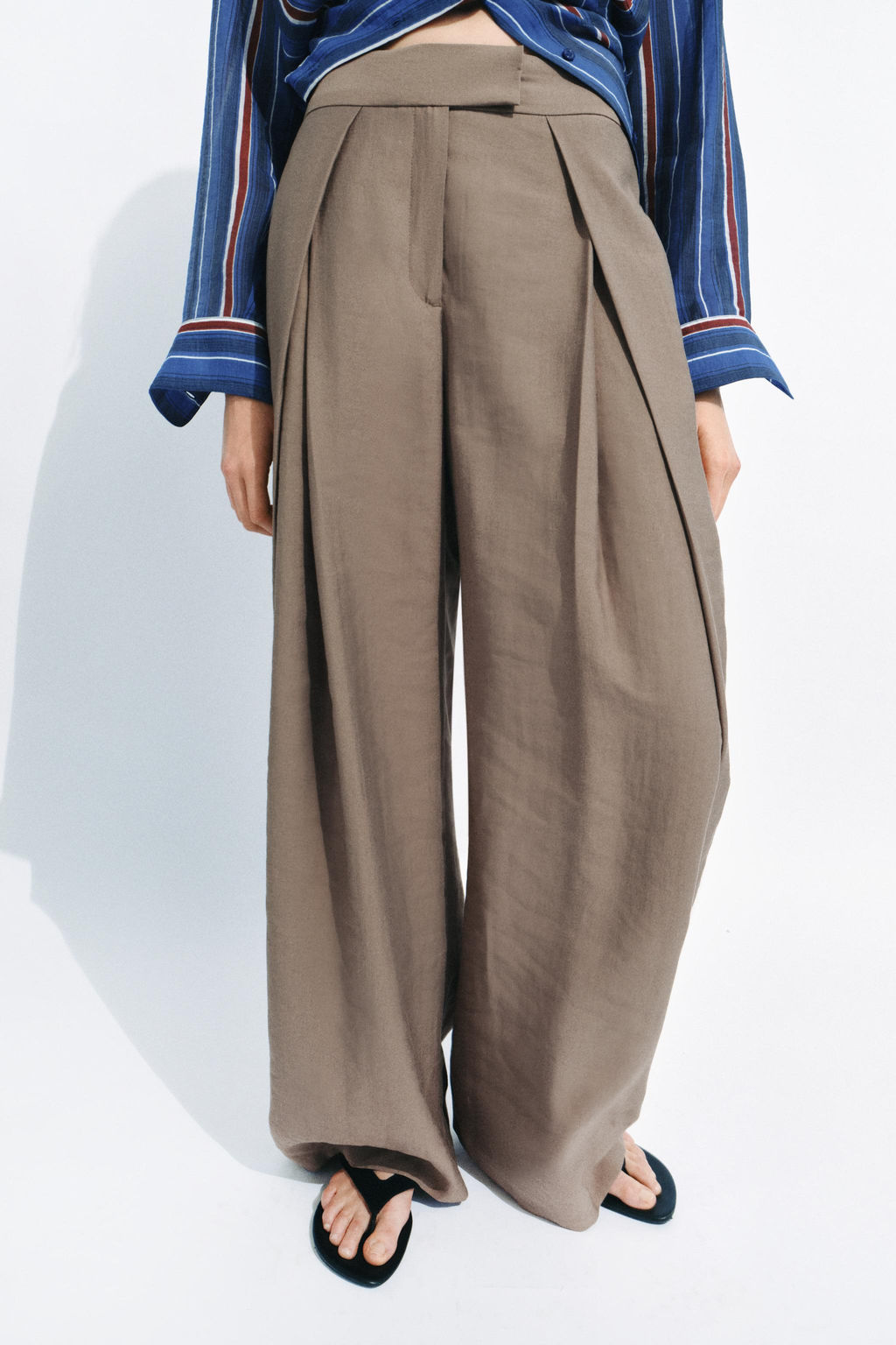 PANTAL?N WIDE LEG PLIEGUES ZW COLLECTION / Marr?n / Topo - Zara фото 2