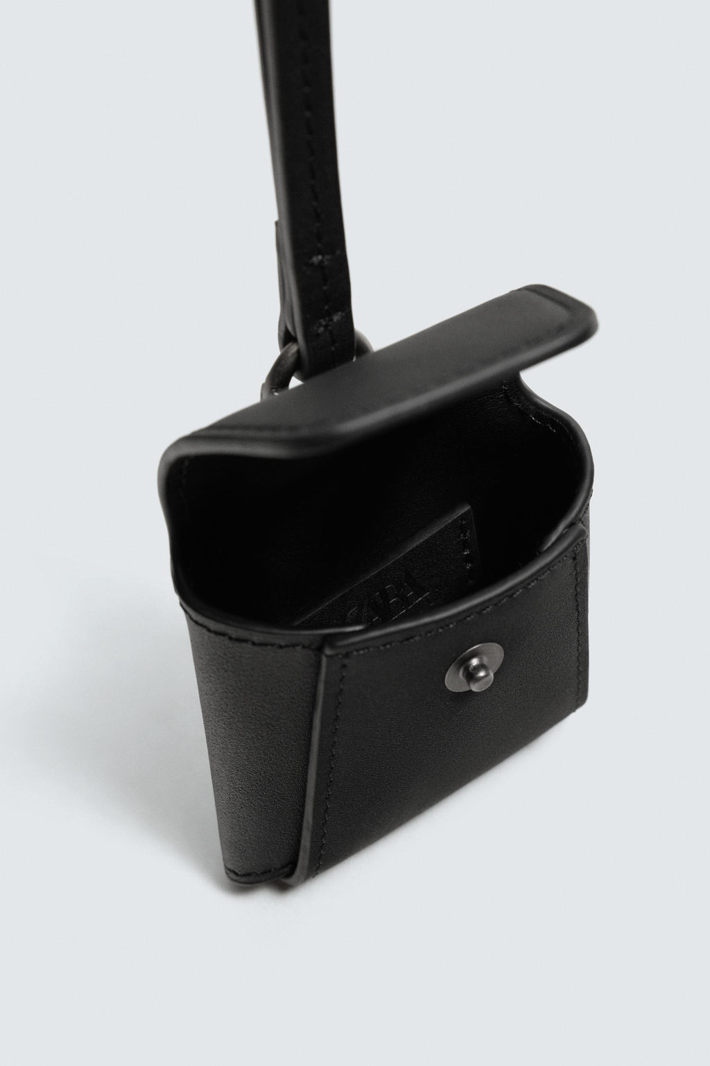 LEATHER EARPHONE HOLDER WITH PENDANT - Zara фото 6
