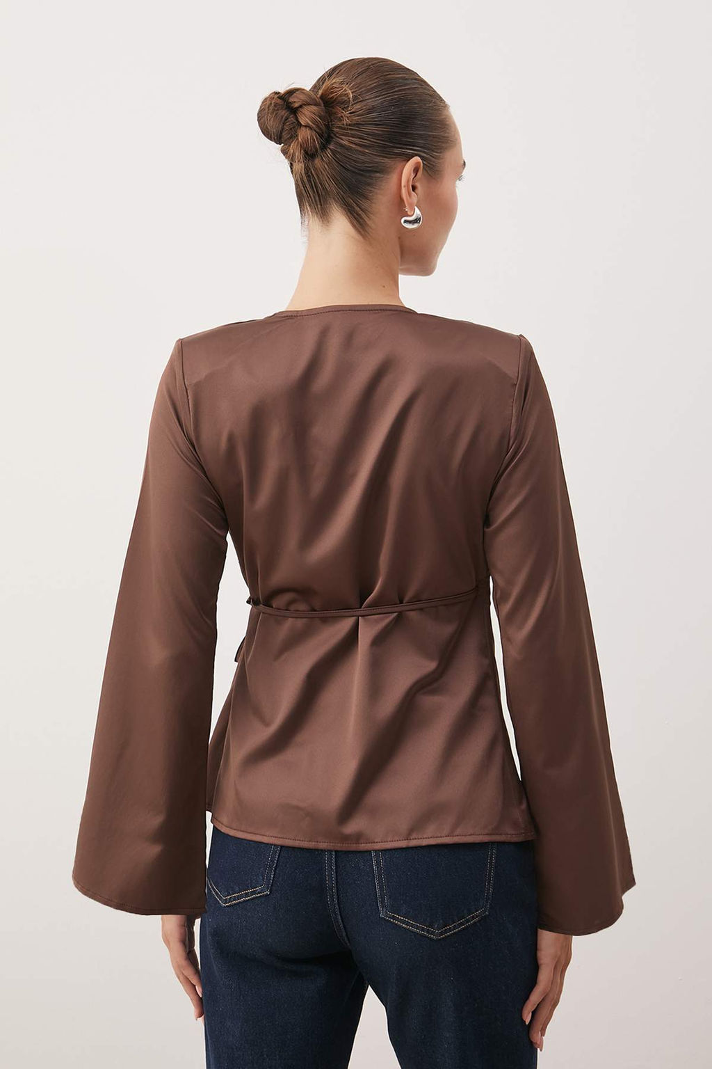 Koyu Kahverengi Saten Kruvaze Dokuma Bluz TWOAW26BZ00052