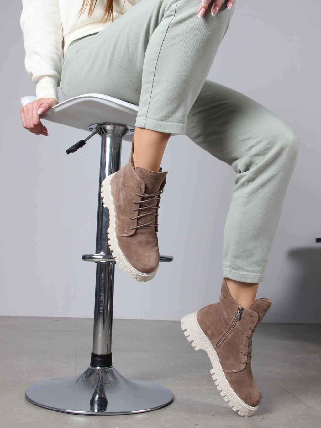 Ботинки 228.V.1541be. Коричневый капучино замша/Мех