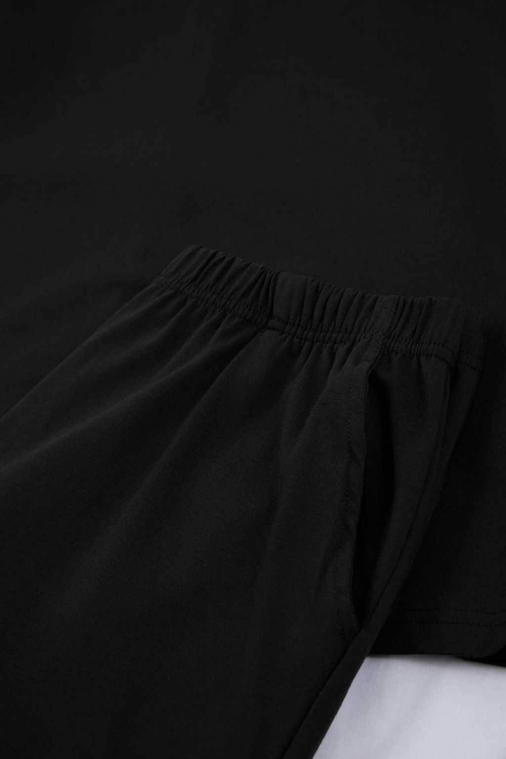 Siyah Regular Fit Yaka Ve Kol Kontrast Detayl? Pamuklu Pijama Tak?m? TMNSS26PT00016