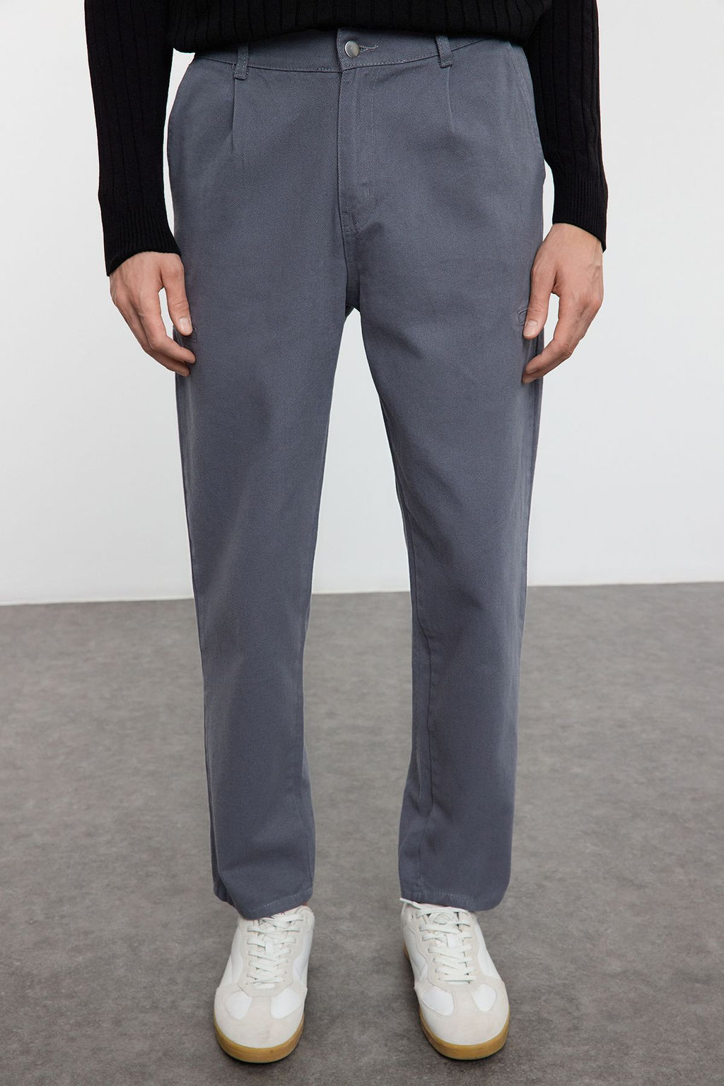 TRENDYOL MAN Antrasit %100 Pamuk Pileli Kargo Cepli Dokuma Gabardin Pantolon TMNAW25PL00006