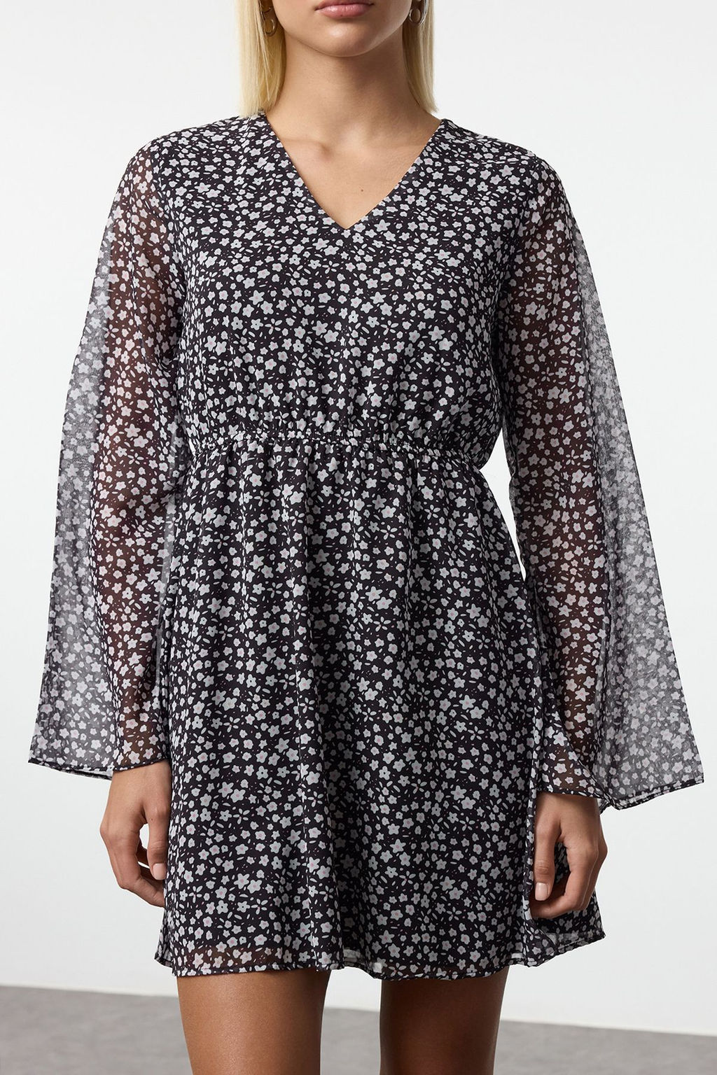 TRENDYOLMILLA Cok Renkli Etegi Belden Ac?lan Mini Astarl? Sifon Dokuma Elbise TWOAW25EL00570  фото 3