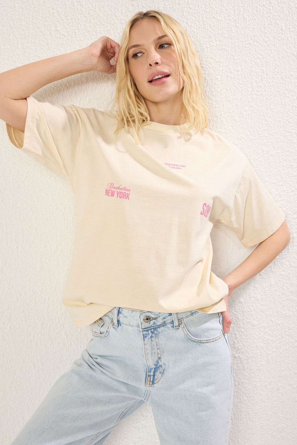 TRENDYOLMILLA Tas Premium %100 Suprem S?rt ve On Bask?l? Oversize/Genis Kal?p Orme T-Shirt TWOSS25TS00072 фото 2