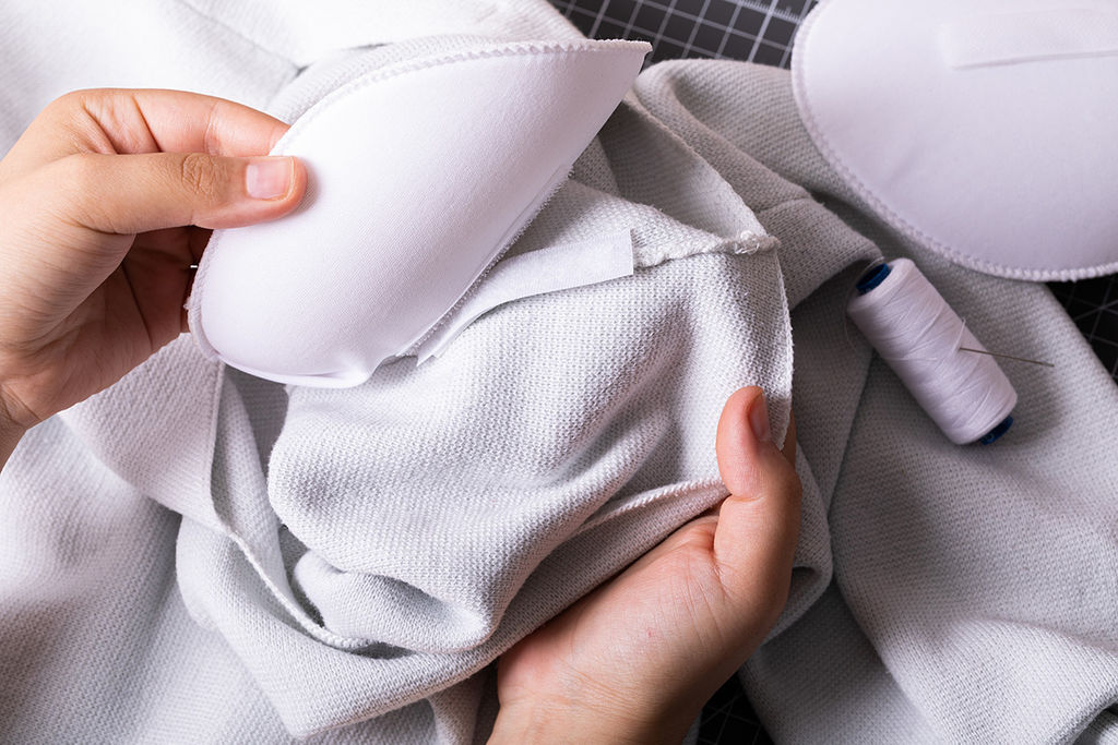 BLITZ VLN-14 Втачные плечевые накладки, с креплением 16 см х 10 см х 1.4 см №01 белые