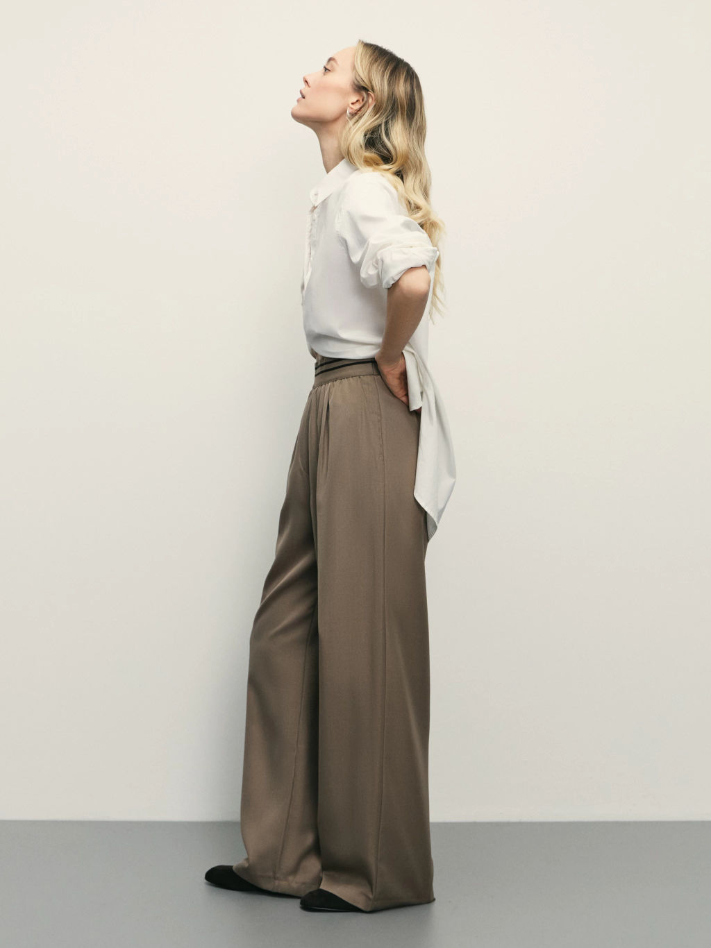 Широкие брюки с контрастными деталями на поясе / Zarina  фото 2