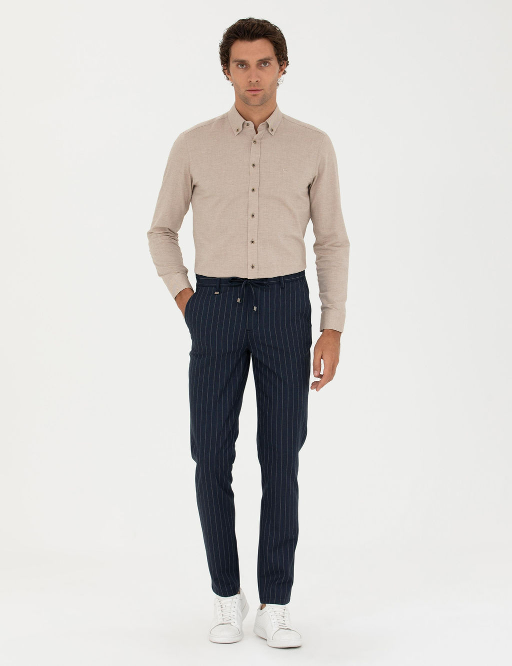 Темно-синие брюки узкого кроя из плотной ткани