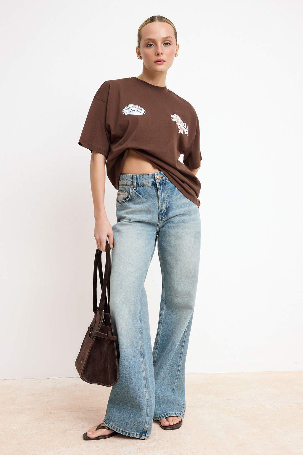 TRENDYOLMILLA Antrasit %100 Pamuk S?rt ve On Bask?l? Oversize/Genis Kesim Orme T-Shirt TWOSS24TS00183  фото 33