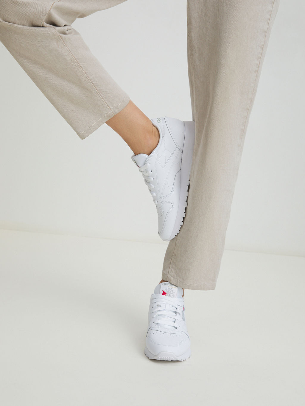 Женские кроссовки REEBOK CLASSIC LEATHER Артикул 2819457, белый