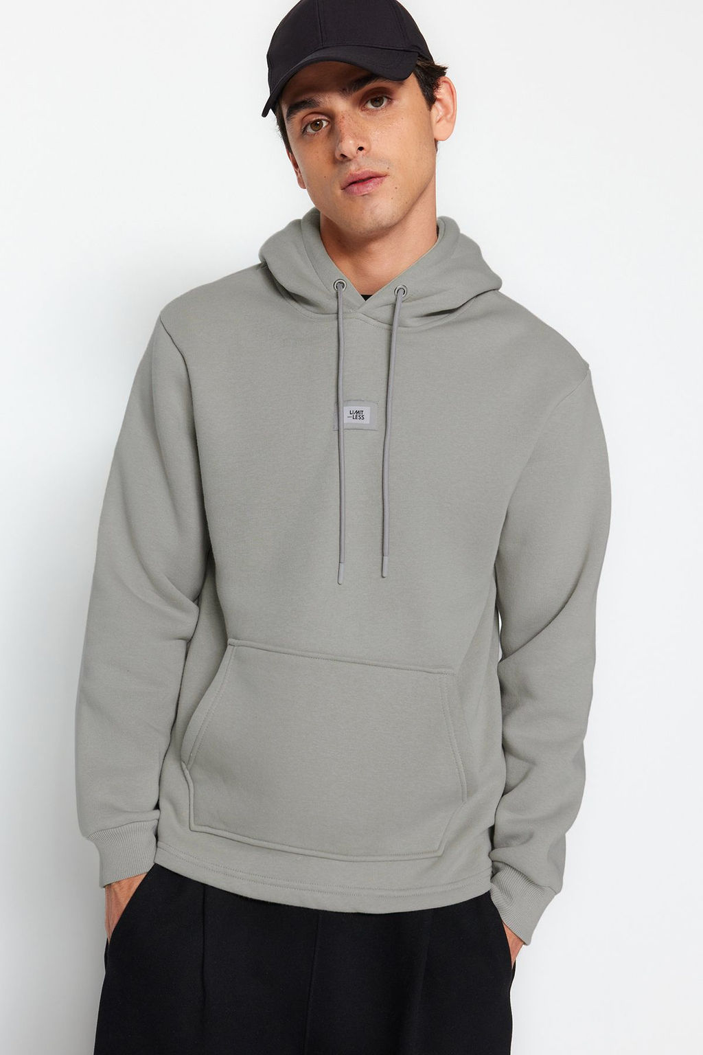 TRENDYOL MAN Siyah Regular/Normal Kesim Kapusonlu Etiketli Ici Polar/S?cak Tutan Sweatshirt TMNAW24SW00076 - Trendyolmilla фото 19