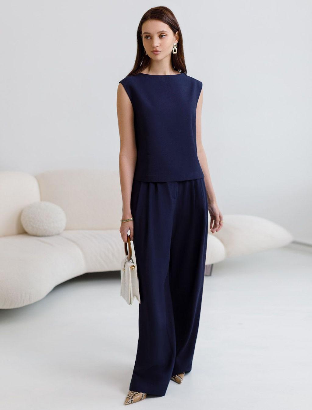 Топ c вырезом лодочка из плотного лиоцелла - Vilatte фото 4