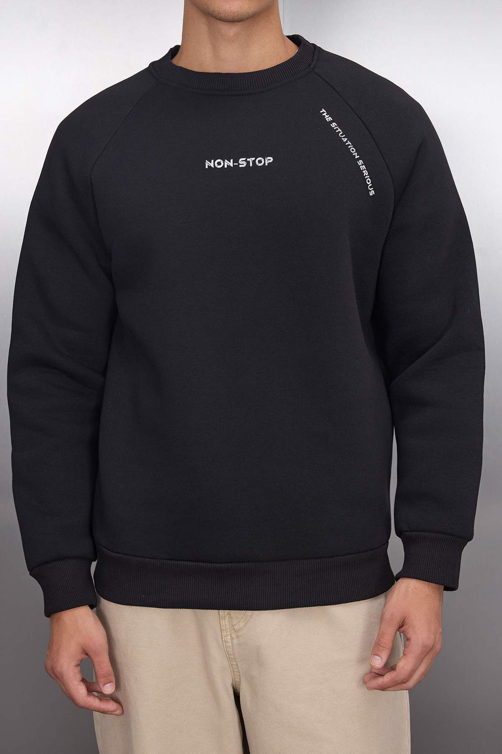 TRENDYOL MAN Siyah Regular/Normal Kesim Reglan Kollu Yaz? Bask?l? Sweatshirt TMNAW22SW0726 - Trendyolmilla фото 3