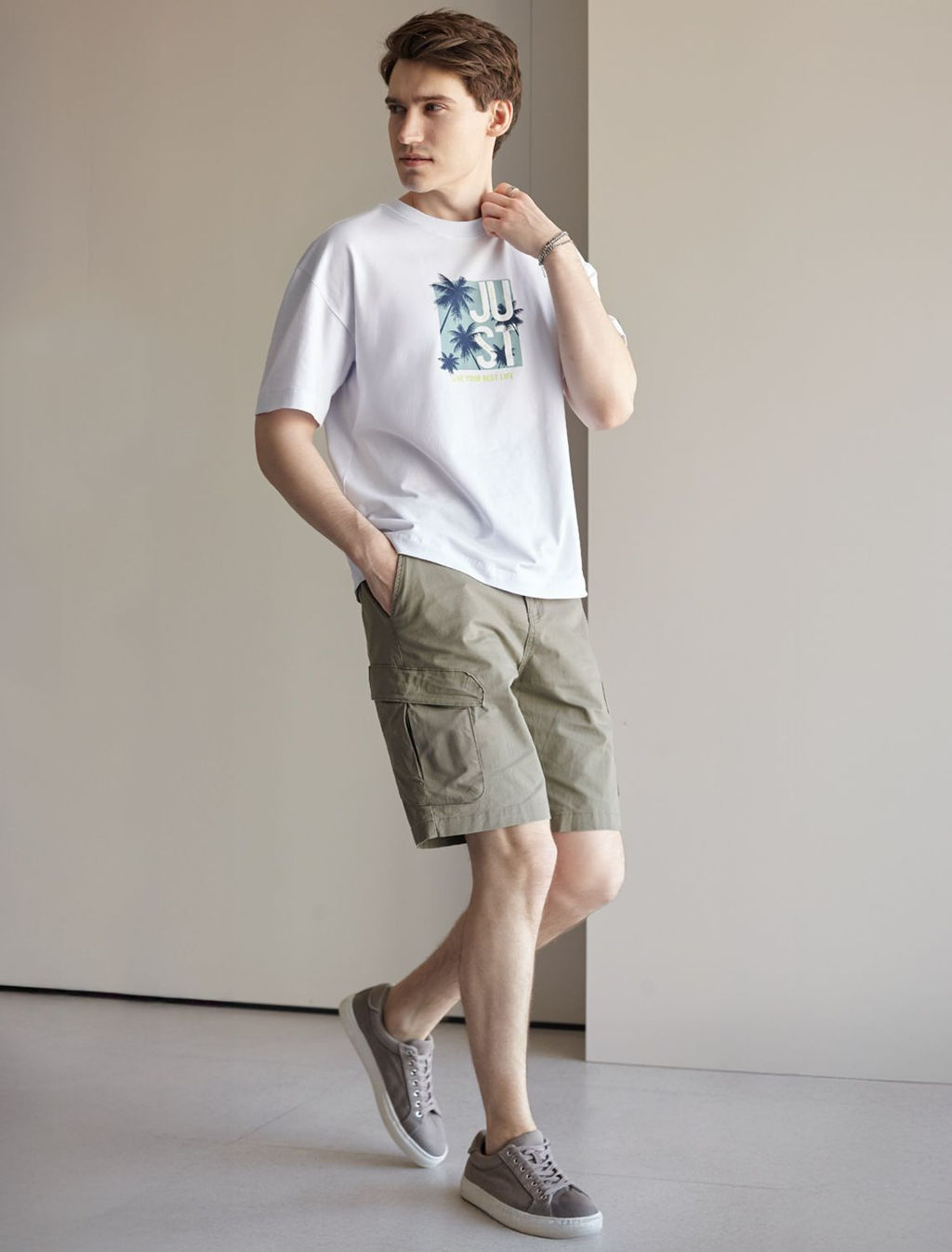 Свободная футболка с авторским принтом