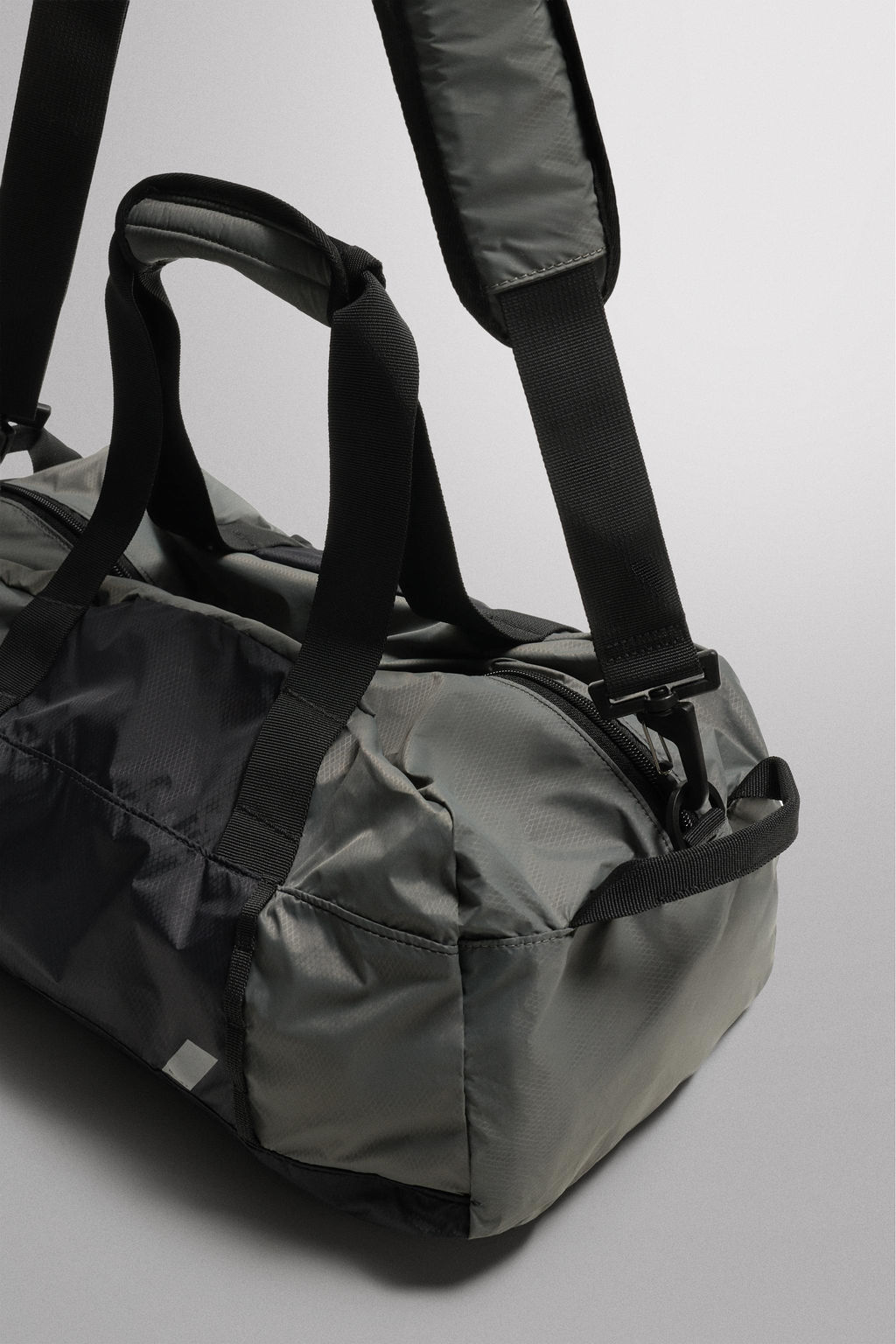 MALETA DEPORTIVA PLEGABLE 30L / Negro - Zara фото 3