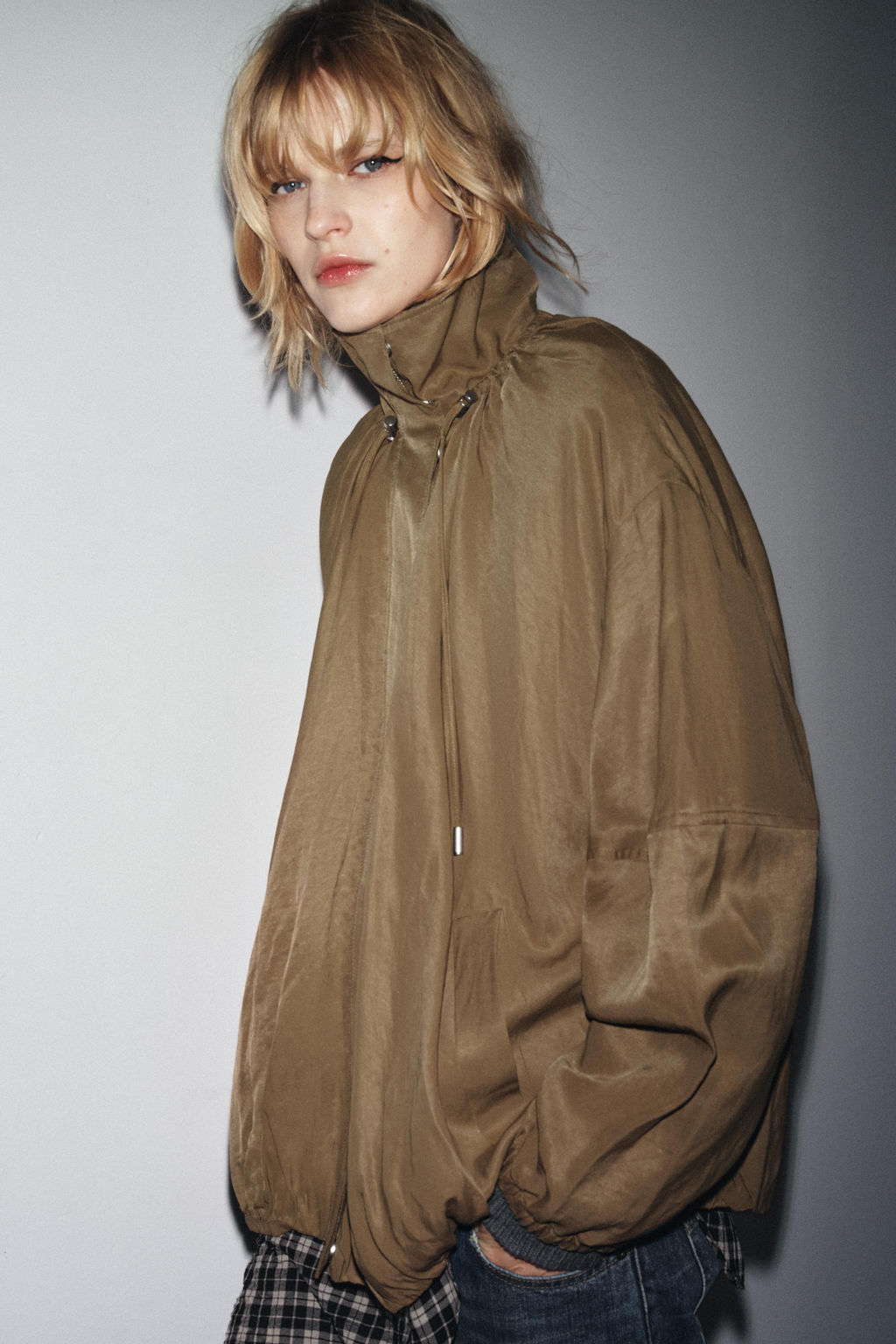 ZW COLLECTION FLUID BOMBER JACKET - Zara фото 3