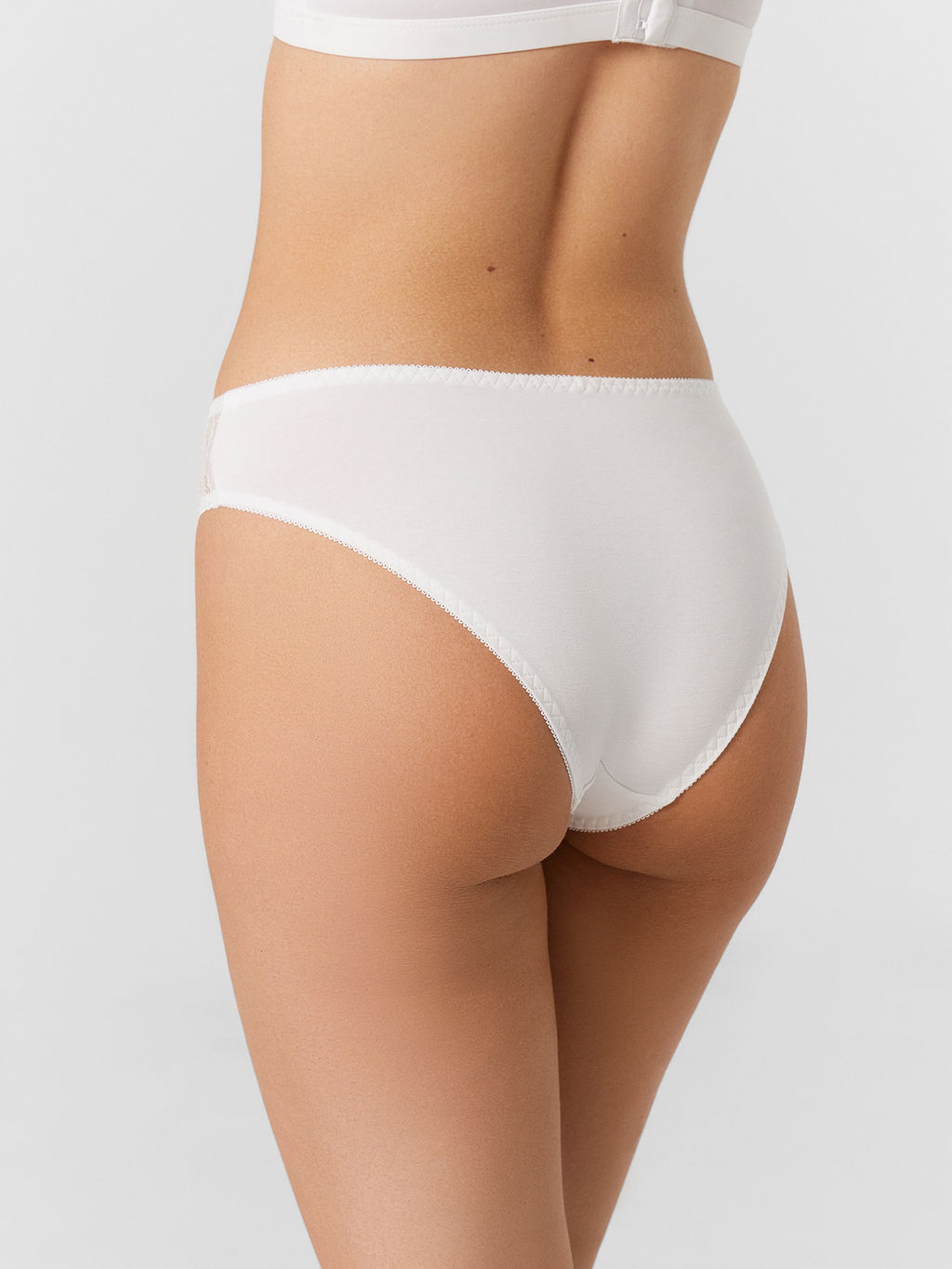 Цена за 2 штуки! Трусы женские белые с кружевными вставками