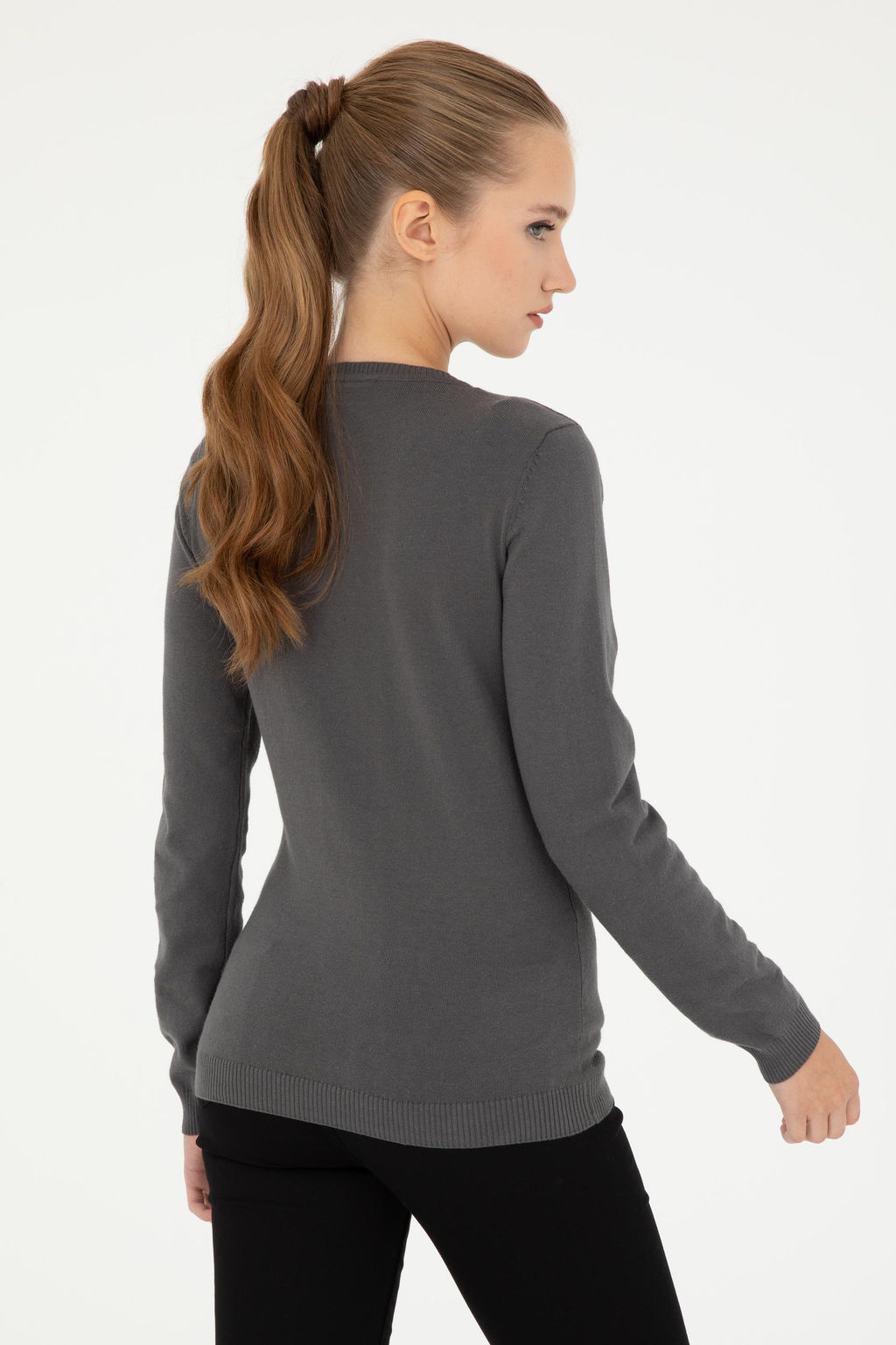 Женский базовый свитер антрацитового цвета с v-образным вырезом Неожиданная скидка в корзине - U.s. polo assn фото 5