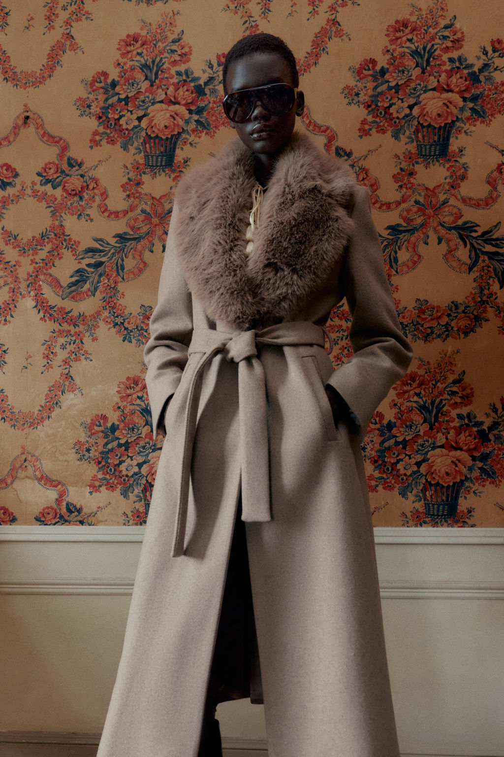 WOOL COAT WITH FAUX FUR LAPEL AND BELT - Zara фото 2