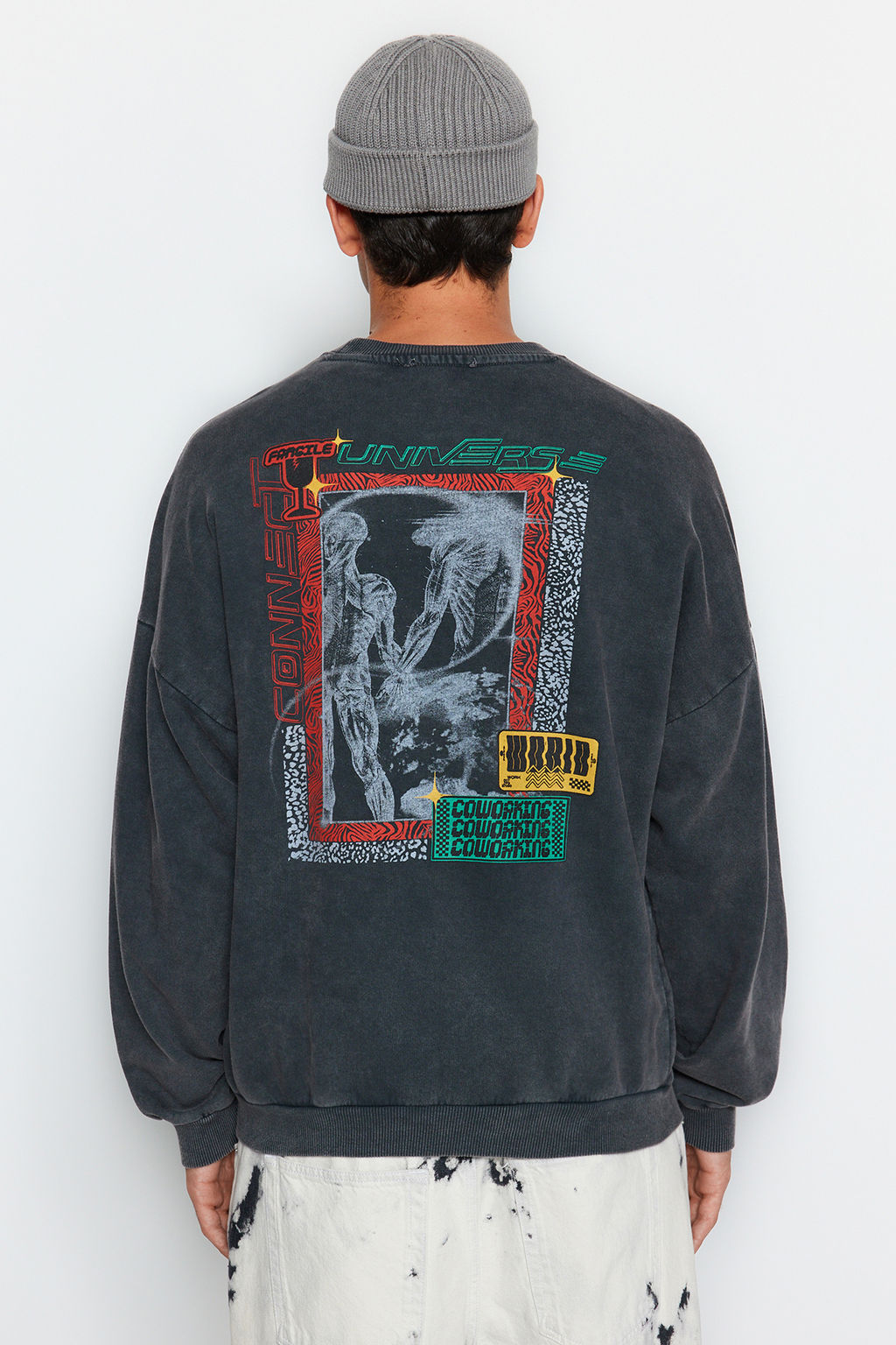 TRENDYOL MAN Antrasit %100 Pamuk Oversize/Genis Kesim Eskitme/Soluk Efektli Sweatshirt TMNAW24SW00080 - Trendyolmilla фото 9