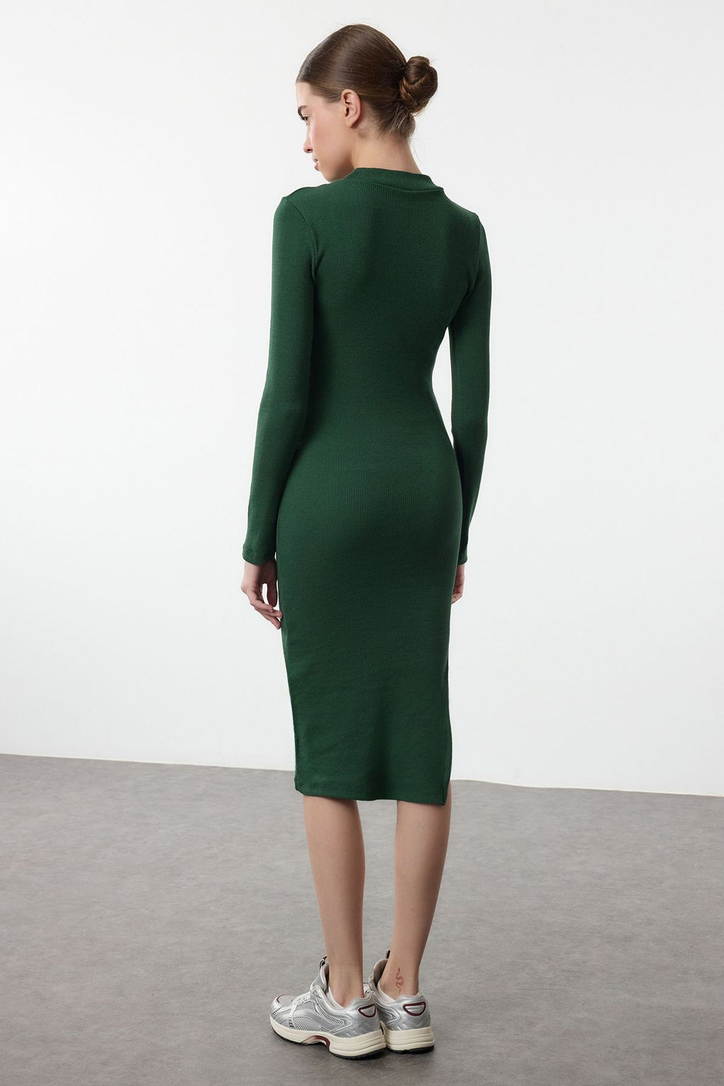 TRENDYOLMILLA Siyah Vucuda Oturan Y?rtmacl? Bisiklet Yaka Midi Fitilli Esnek Orme Kalem Elbise TWOAW21EL0135 фото 16