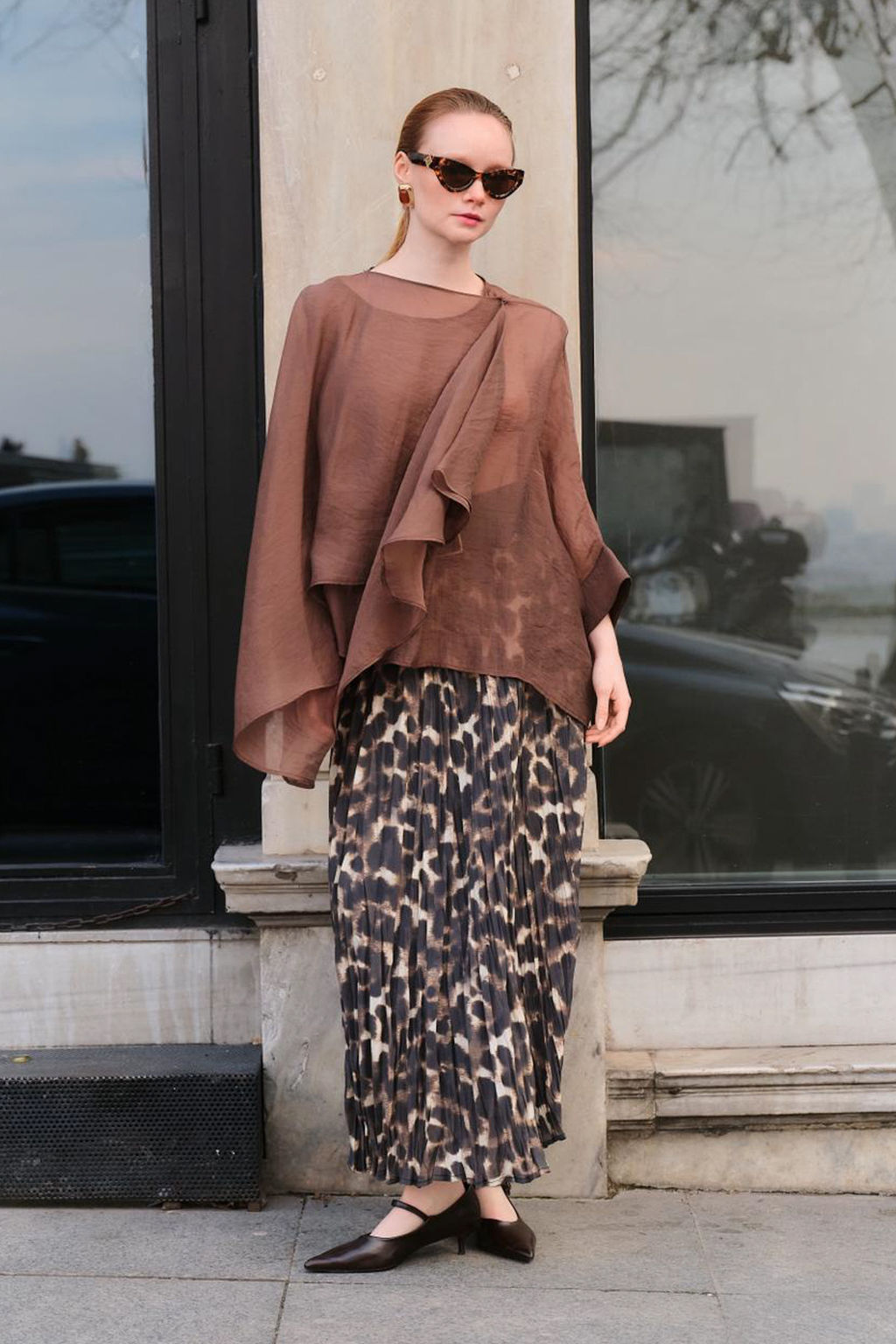 Kahverengi Onu Dugme Detayl? Oversize Ince Dokumlu Dokuma Bluz TWOSS26BZ00653