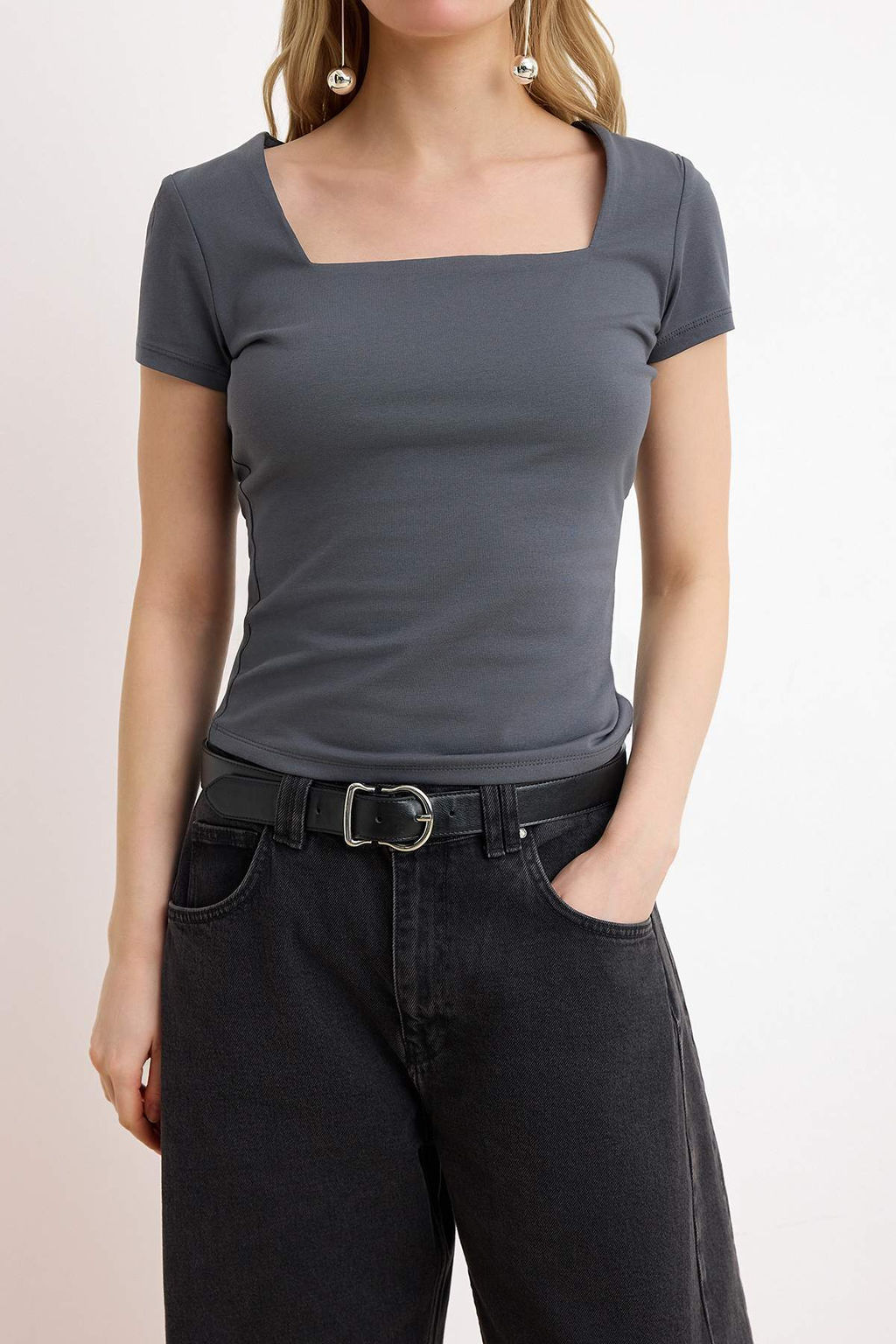 Antrasit Kare Yaka Fitted/Vucuda Oturan Orme Bluz TWOSS25BZ00378