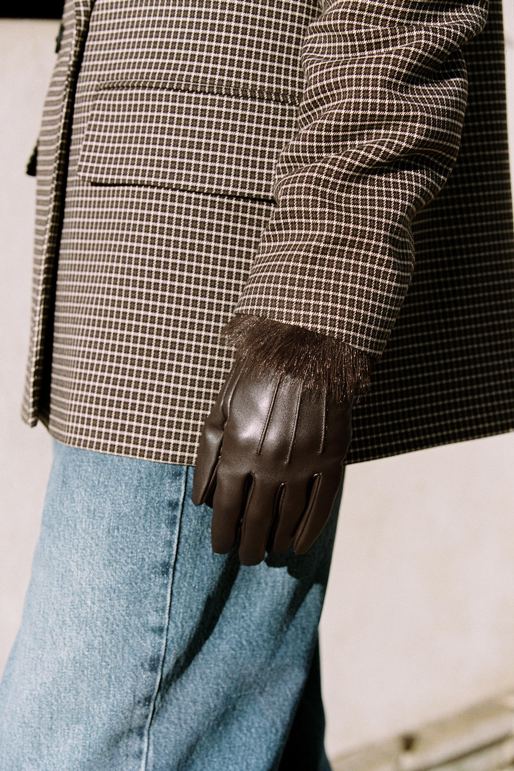 CONTRAST FAUX LEATHER GLOVES WITH FAUX FUR - Zara фото 2