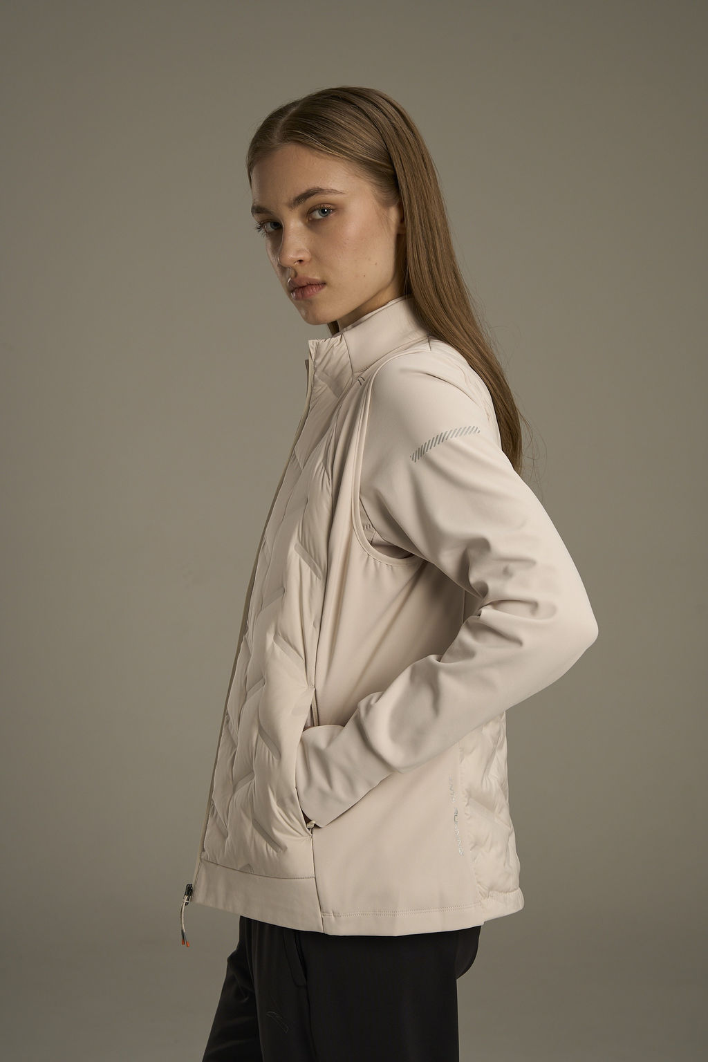 Жилет утепленный комбинированный Бежевый ANTA RUNNING Fleece Vest