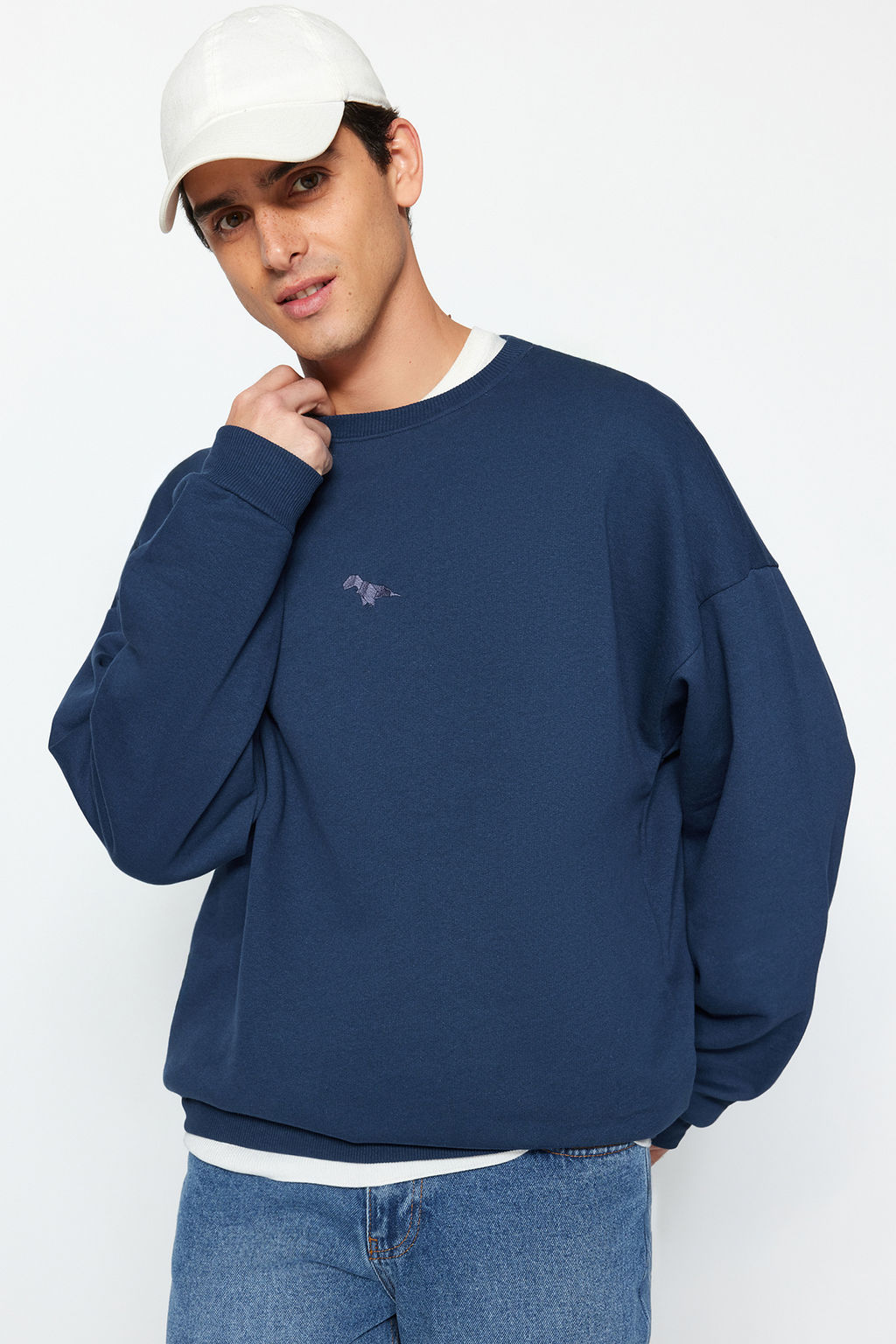 TRENDYOL MAN Gri Bisiklet Yaka Oversize/Genis Kesim Ici Polar/S?cak Tutan Dinozor Nak?s Sweatshirt TMNAW24SW00064 - Trendyolmilla фото 6