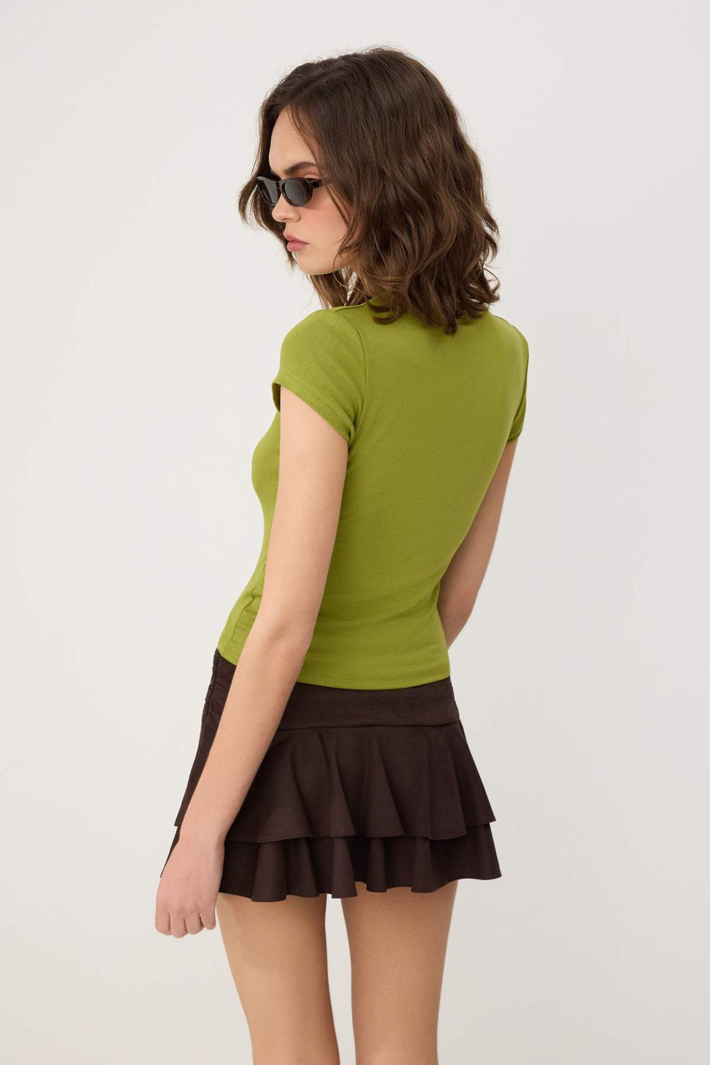 Ekru Duz Fitted V Yaka Ay Kol K?sa Yumusak Orme T-Shirt TWOSS26TS00243 - Trendyolmilla фото 8