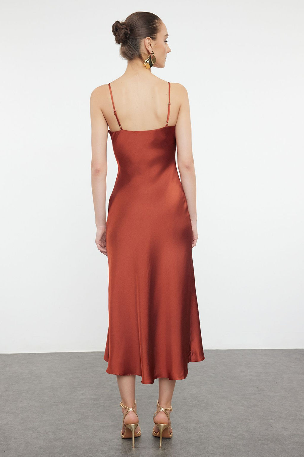 TRENDYOLMILLA Siyah Astarl? Dokuma Saten S?k Abiye Elbise TPRSS19BB0058 фото 18