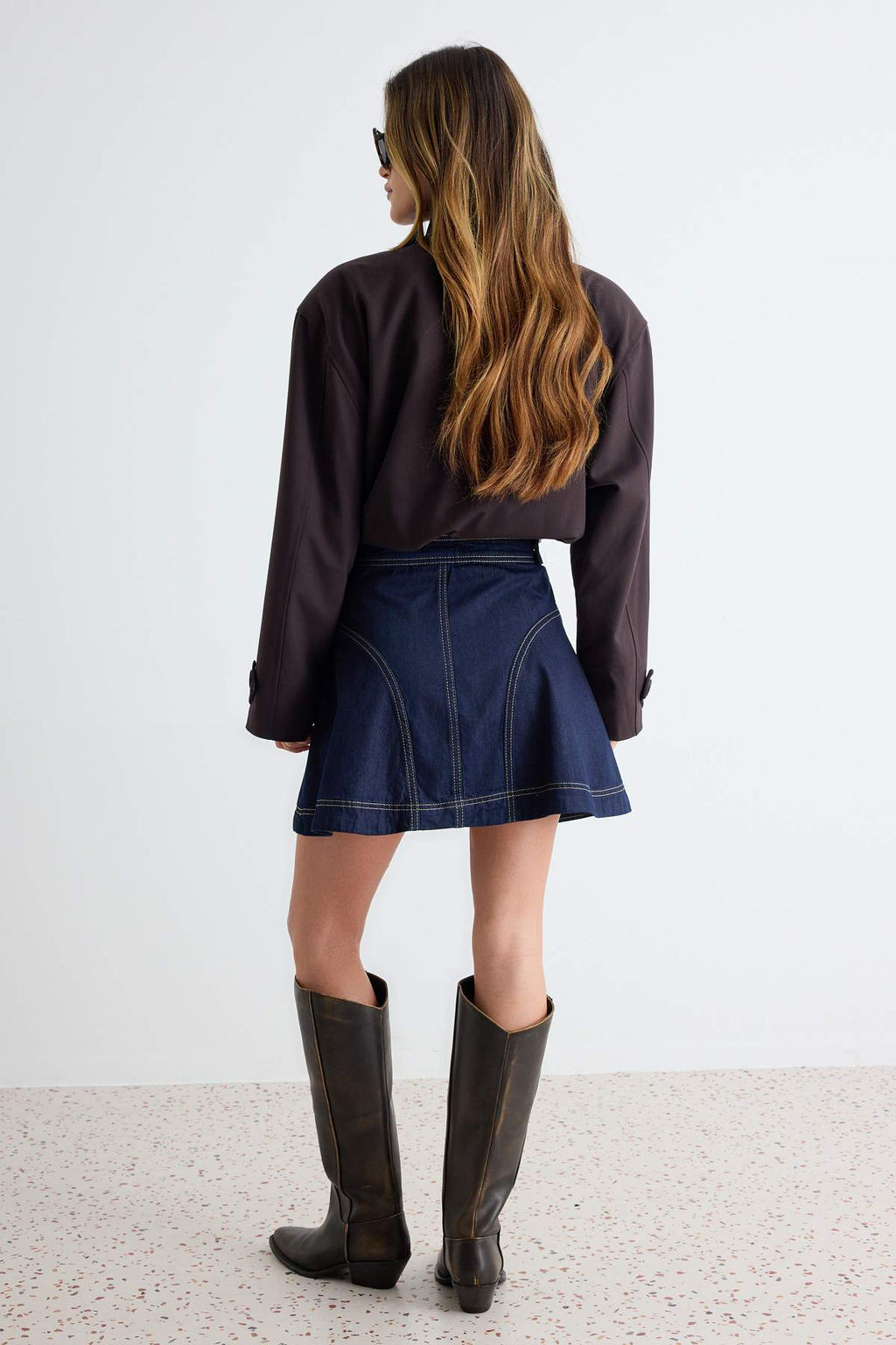 Koyu Mavi Volanl_ Diki_ Detayl_ Mini Denim Etek TWOAW27ET00023 - Trendyolmilla фото 4