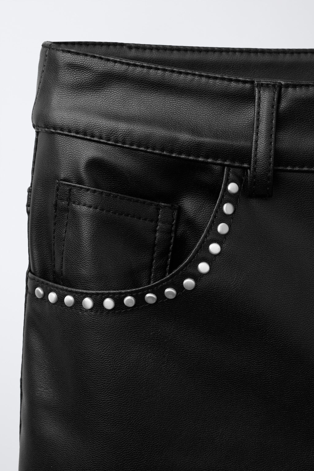 STUDDED LEATHER EFFECT FLARE TROUSERS - Zara фото 3