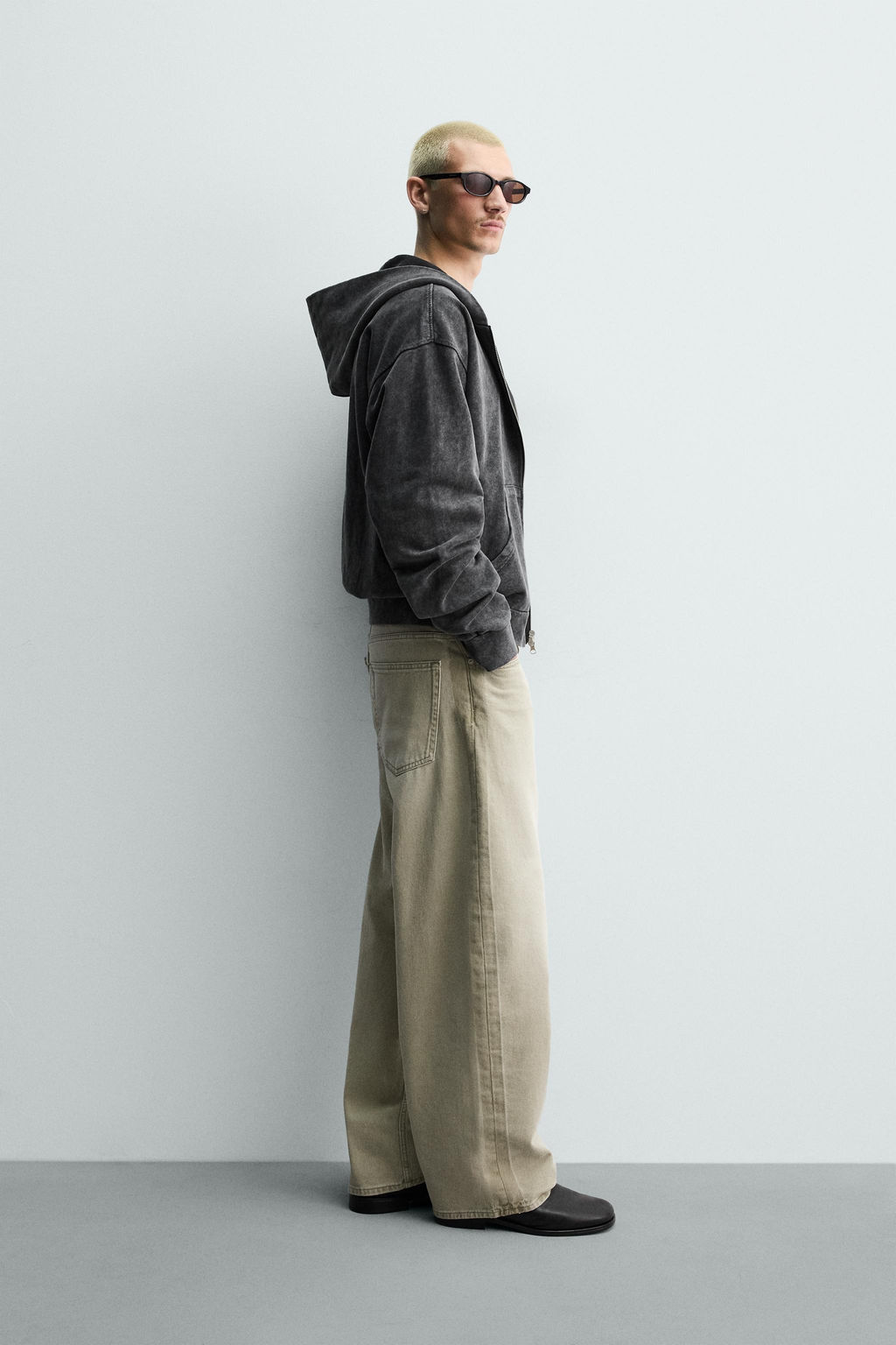 JEANS LOOSE FIT CONTRASTE / Gris / Beige - Zara фото 4