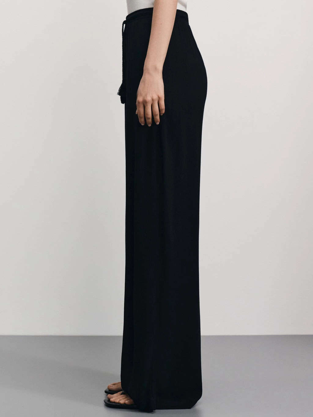 Широкие брюки из фактурной вискозы / Zarina фото 4