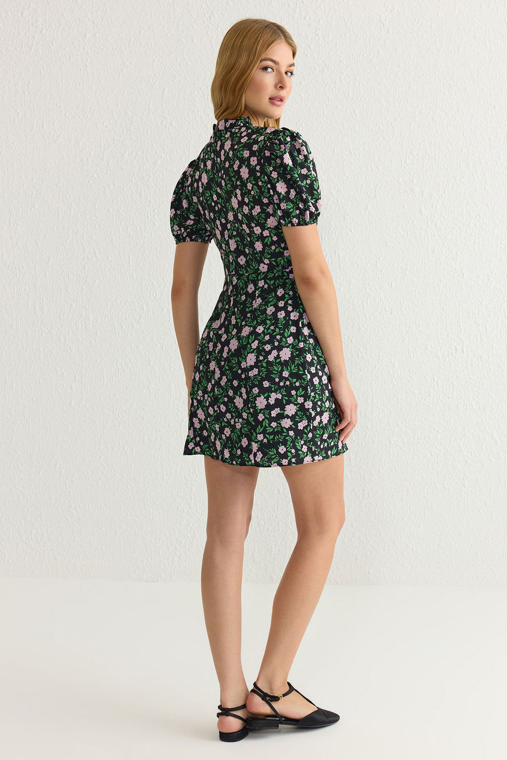 TRENDYOLMILLA Cok Renkli A Kesim Dik Yaka Cicek Desenli Super Mini Astarl? Dokuma Elbise TWOSS21EL2880 фото 5