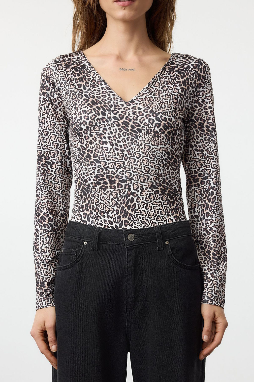 TRENDYOLMILLA Cok Renkli Leopar Bask?l? Fitted/Vucuda Oturan V Yaka C?tc?tl? Esnek Orme Body TWOAW25BD00028  фото 4
