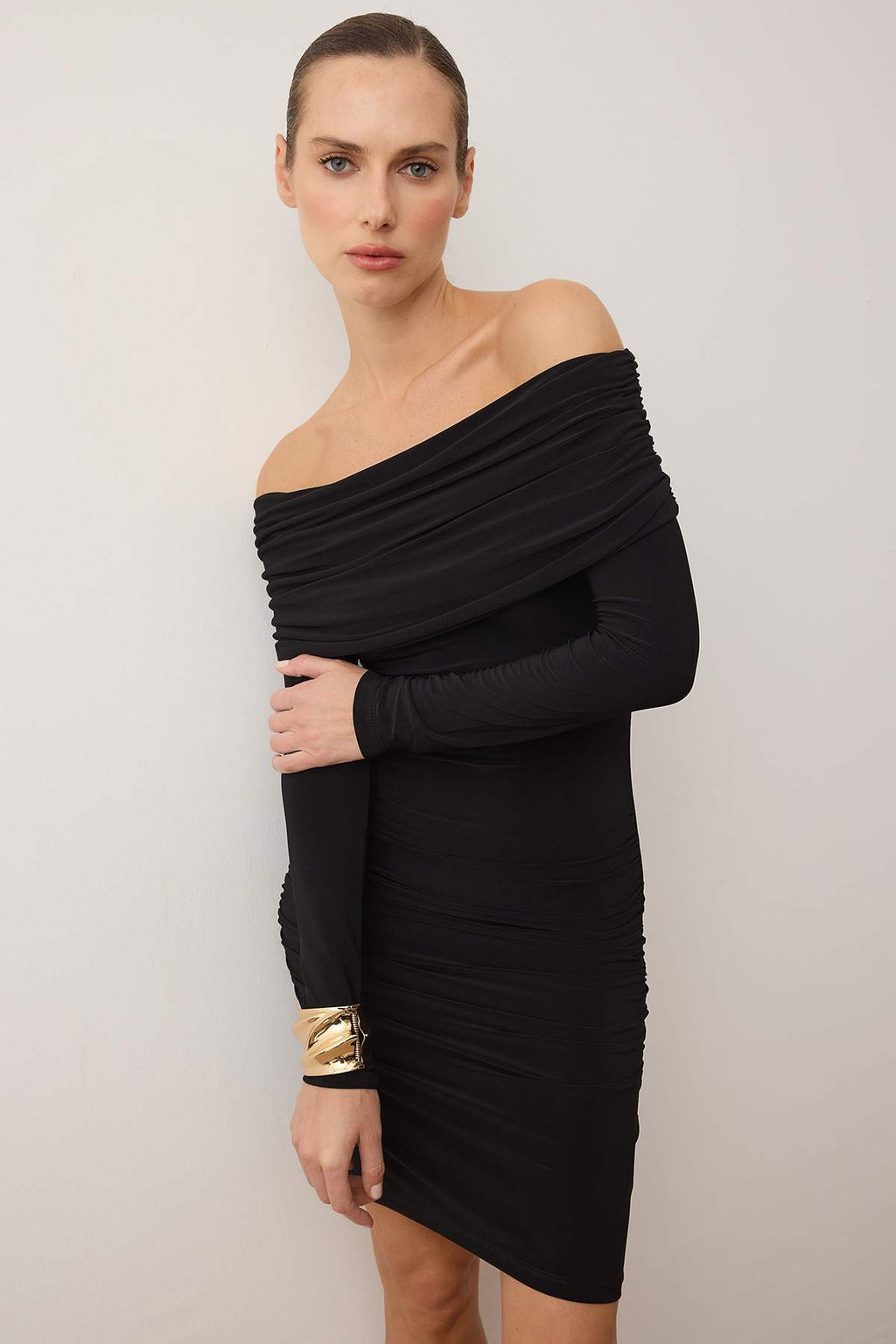 Siyah Ac?k Omuzlu Carmen Bodycone/Vucuda Oturan Esnek Mini Orme Elbise TWOAW26EL00036